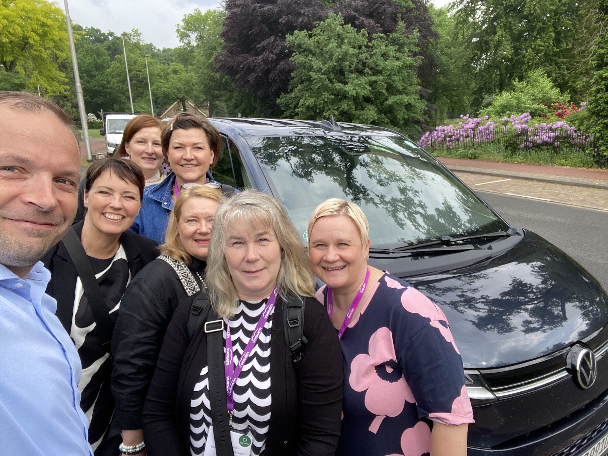 Sales-Tour-Group-Car